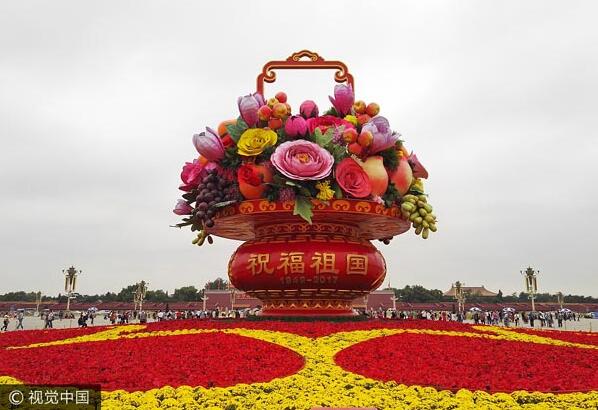 17m flower basket placed in Tian'anmen Square ahead of National Day