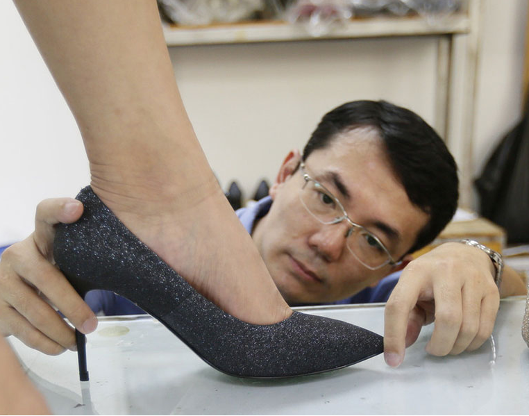 Taiwan resident makes custom heels for cozy beauty