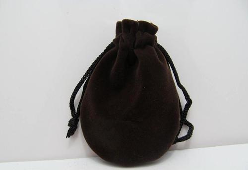 What are the benefits of using velvet jewellery pouches?